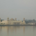 Moskee langs de rivier in Kuala Terengganu
